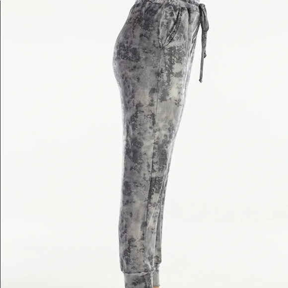 NWOT Printed Velour in classic Jogger - Picture 4 of 12